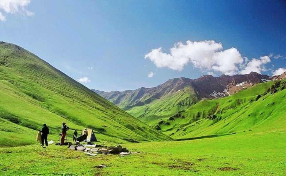 Mountaineers are preparing camp at Dayra Bugyal meadows . 